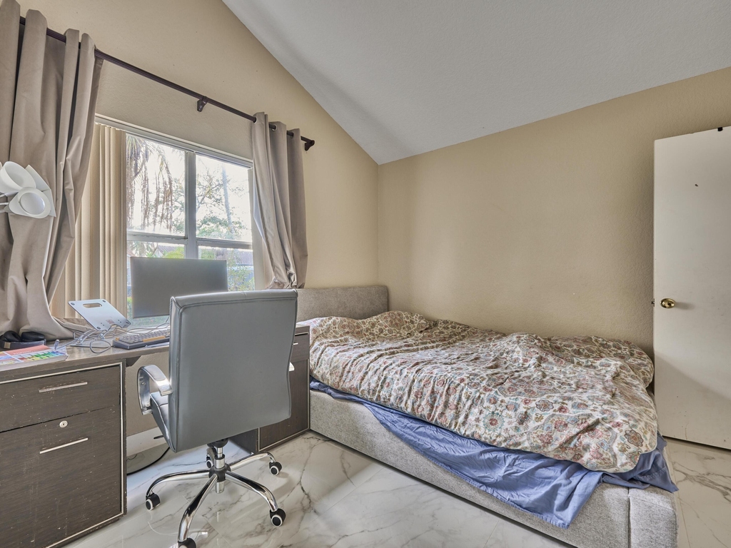 786 Nw 164th Avenue - Photo 44