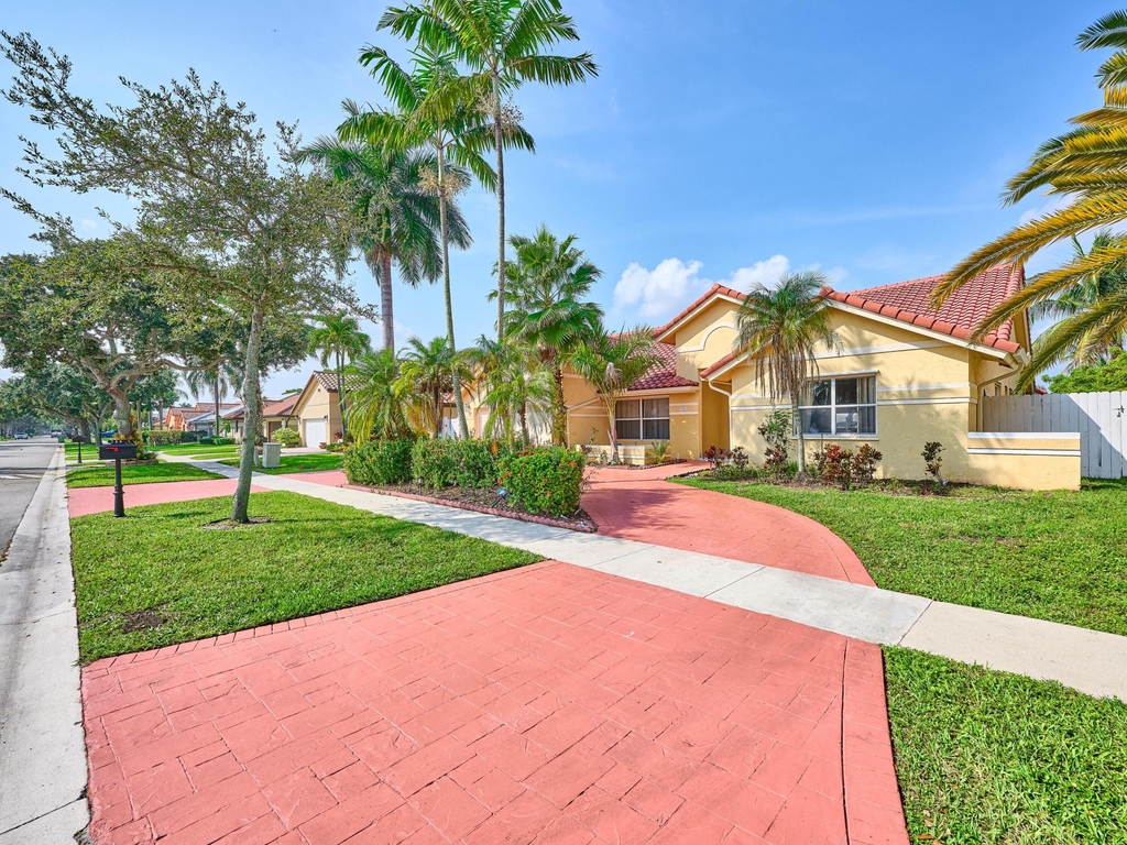 786 Nw 164th Avenue - Photo 31