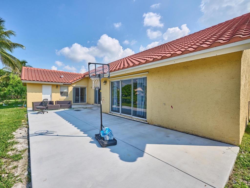 786 Nw 164th Avenue - Photo 47