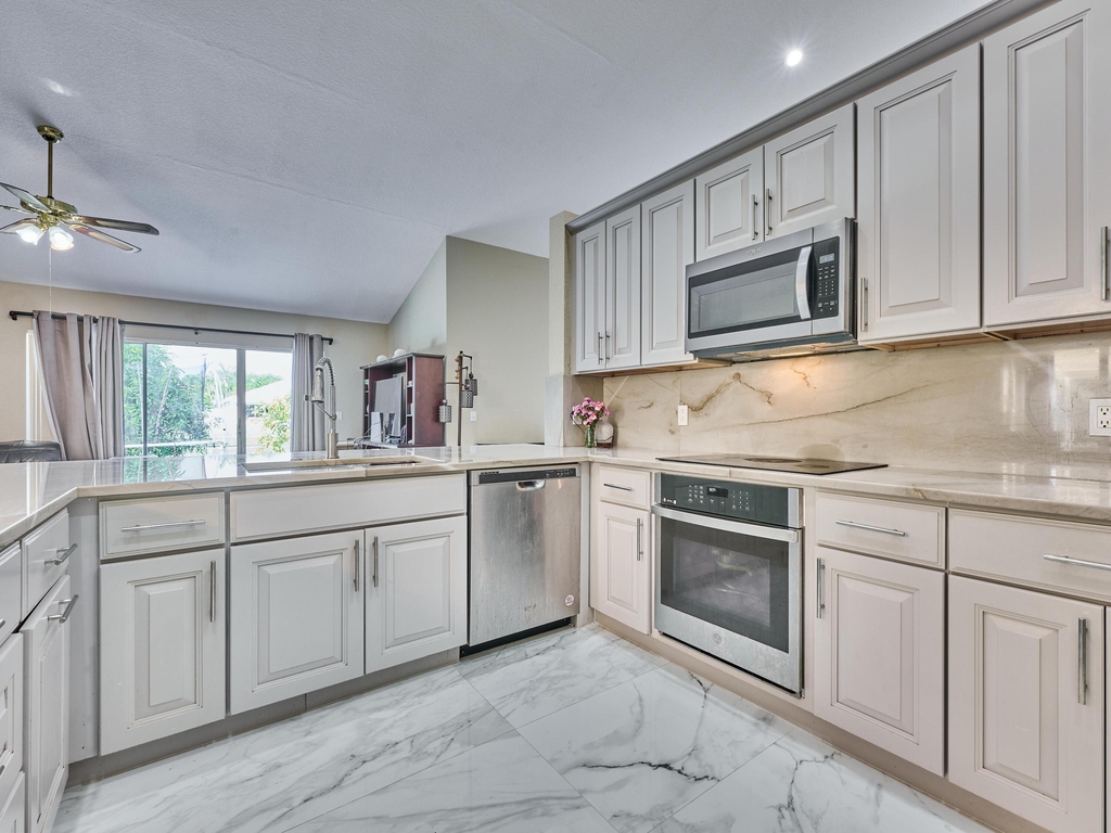 786 Nw 164th Avenue - Photo 20