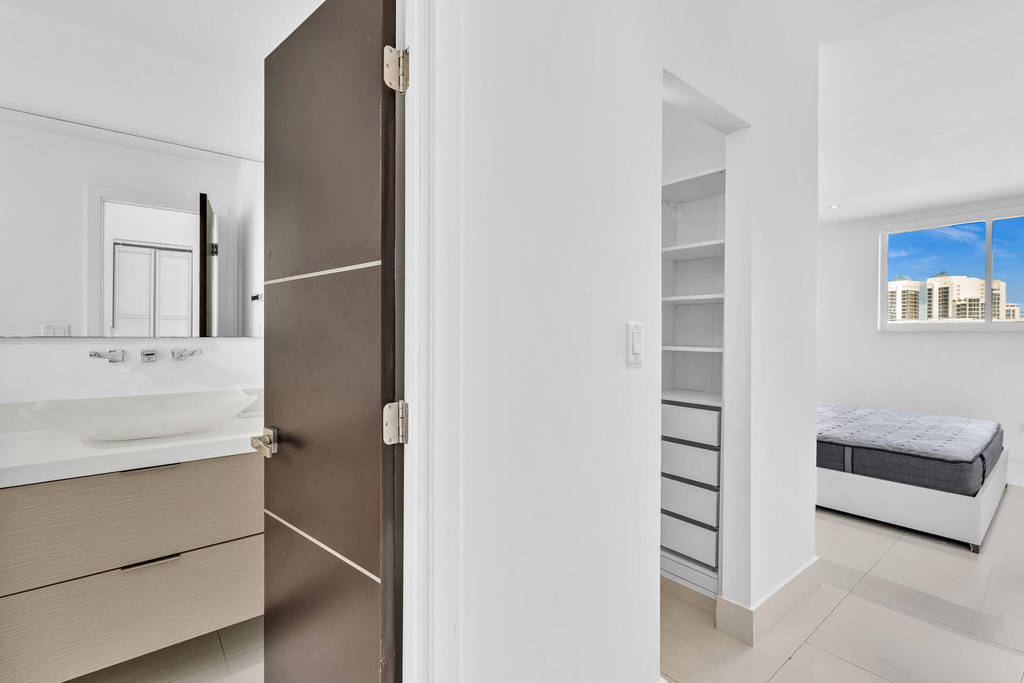 19390 Collins Avenue - Photo 19