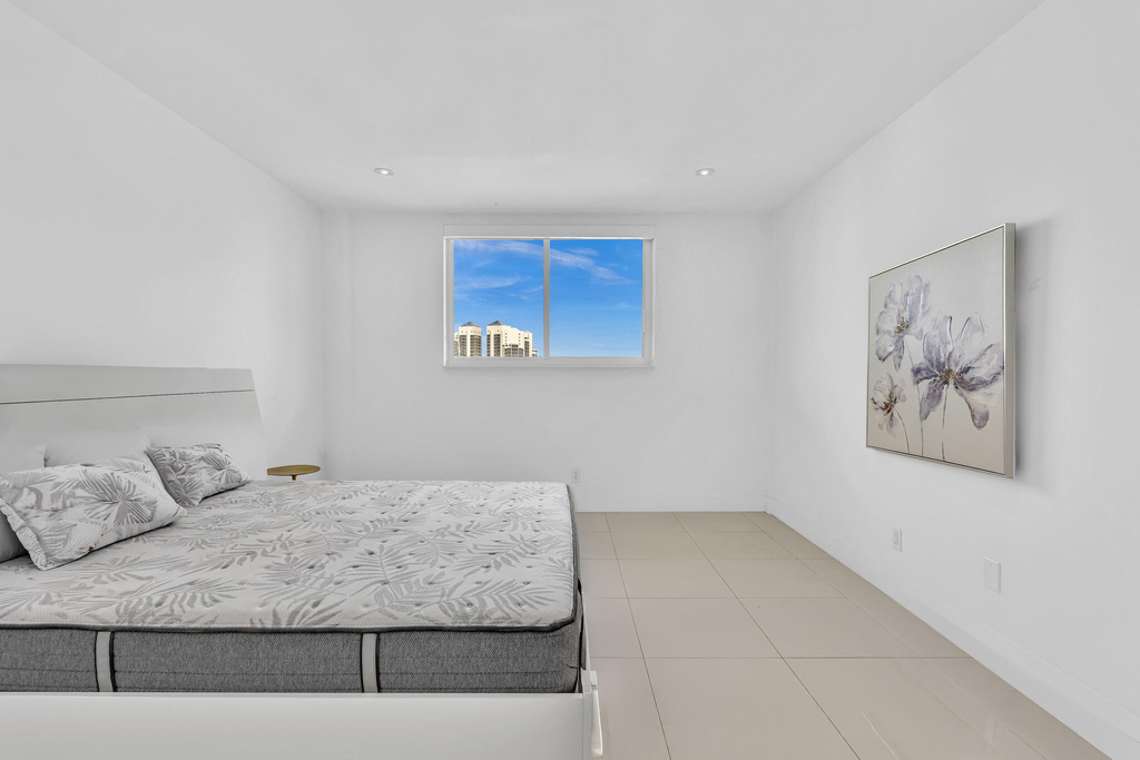 19390 Collins Avenue - Photo 22