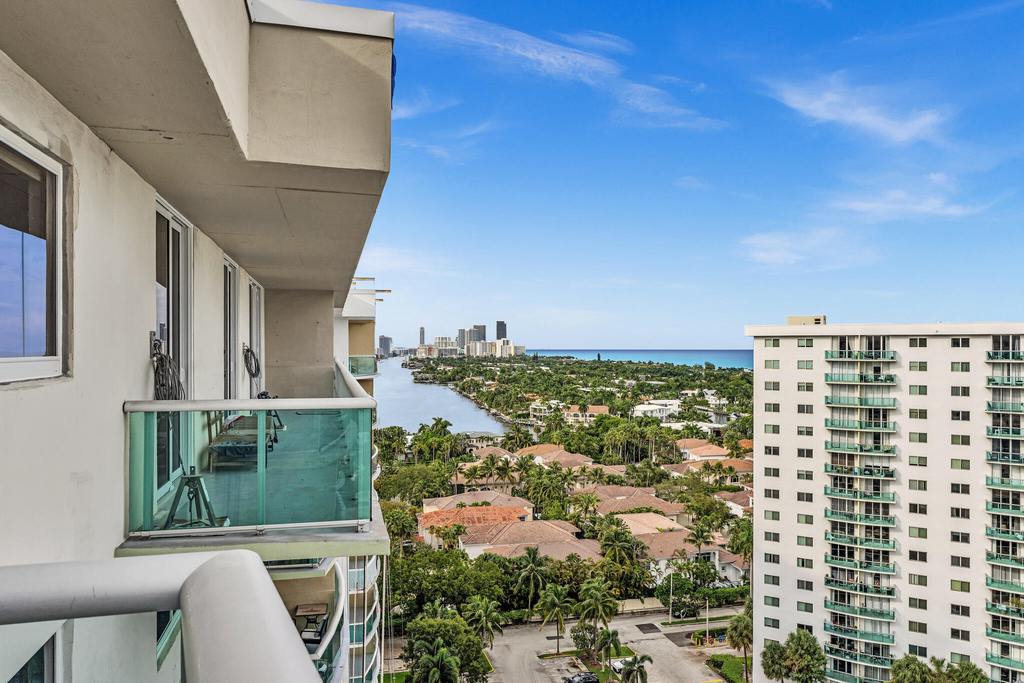 19390 Collins Avenue - Photo 16