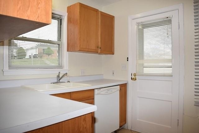3833 Dexter Avenue - Photo 3