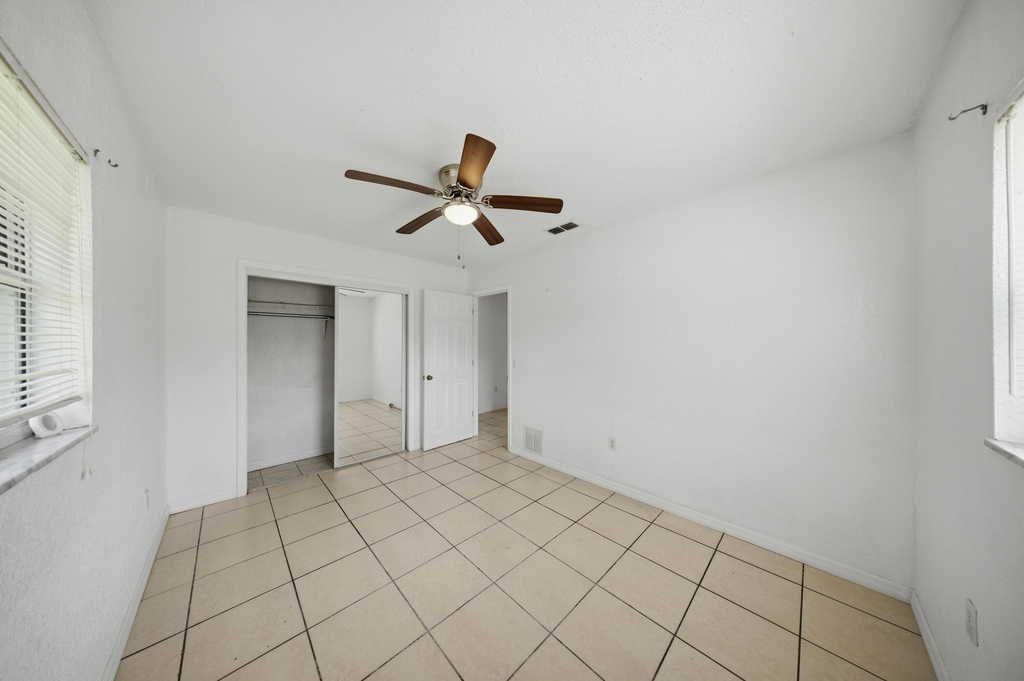 421 Ne 26th Court - Photo 10
