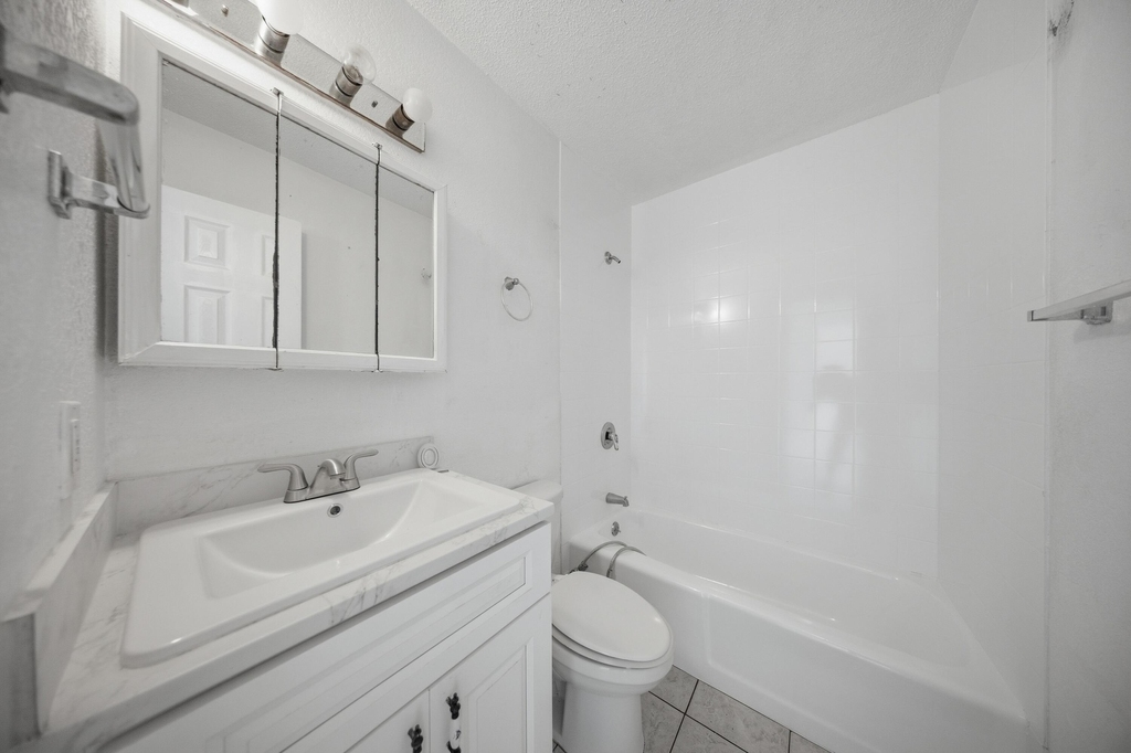 421 Ne 26th Court - Photo 7