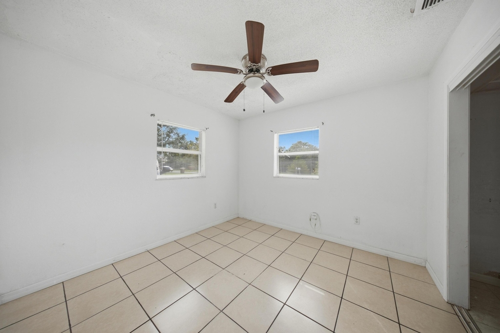 421 Ne 26th Court - Photo 12