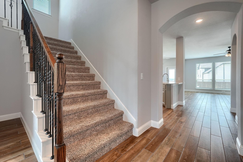 1100 Misty Ridge Drive - Photo 4