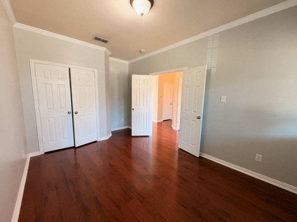 5016 Rushden Road - Photo 3