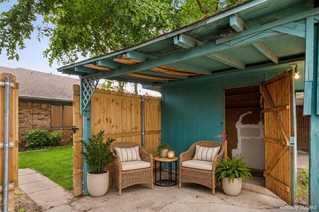 210 E Amberway Lane - Photo 5