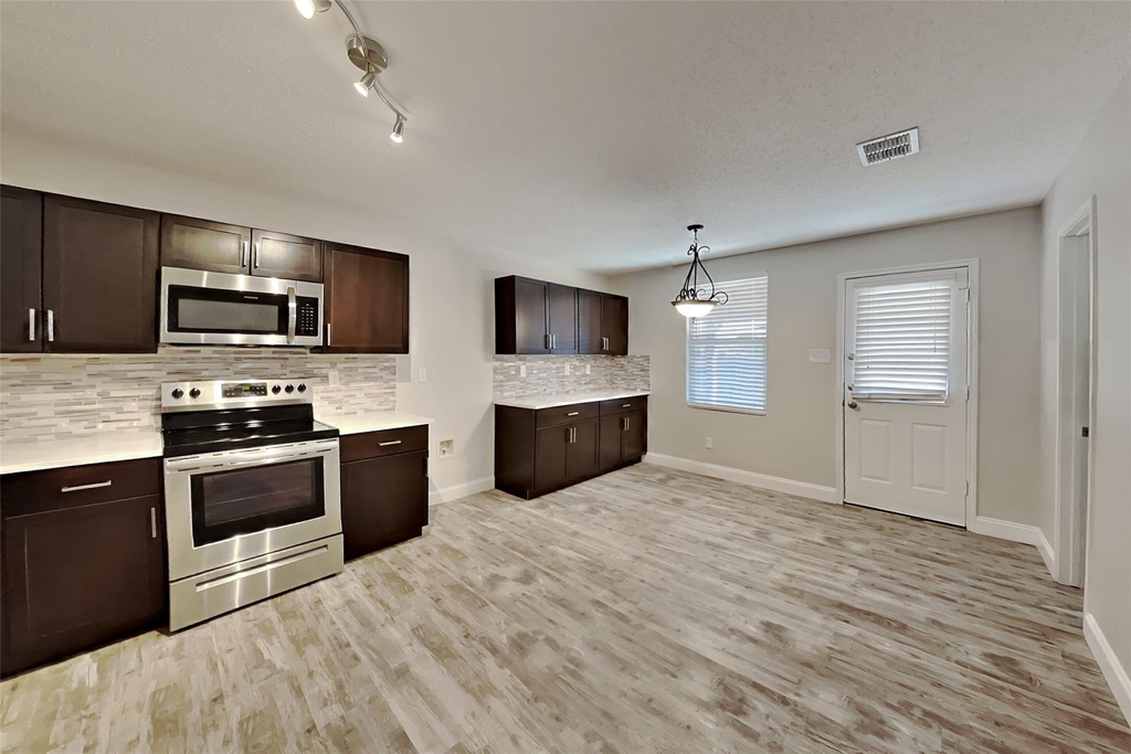 1001 Stone Chapel Way - Photo 4