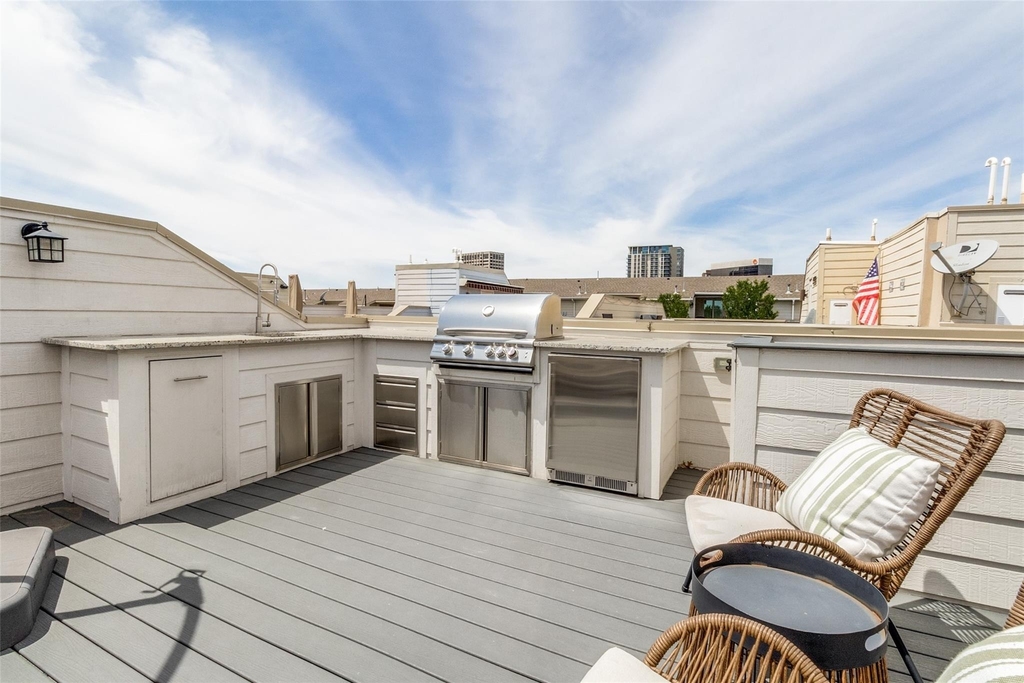 2411 N Hall Street - Photo 23