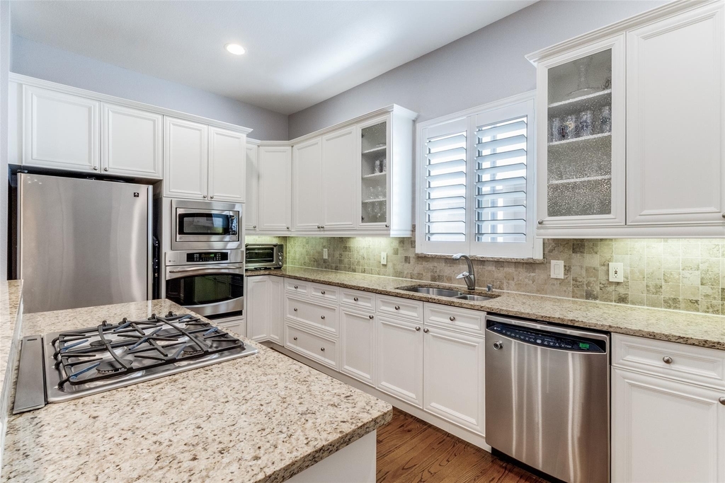 2411 N Hall Street - Photo 8