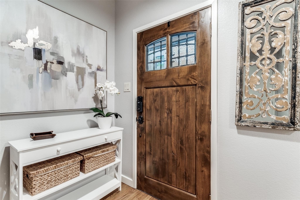 2411 N Hall Street - Photo 3
