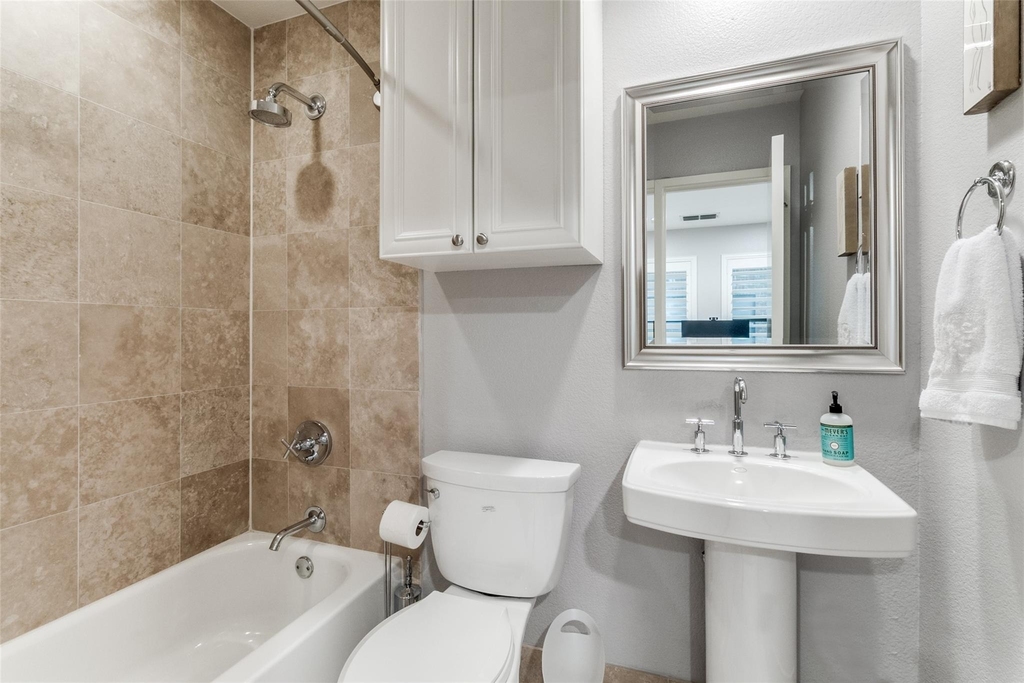 2411 N Hall Street - Photo 16