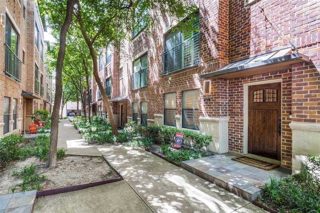 2411 N Hall Street - Photo 2