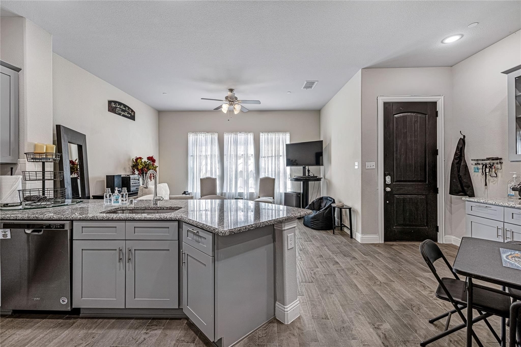 1451 Perrin Lane - Photo 10