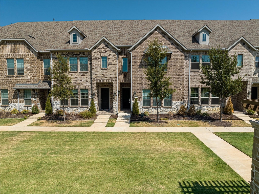 1451 Perrin Lane - Photo 0