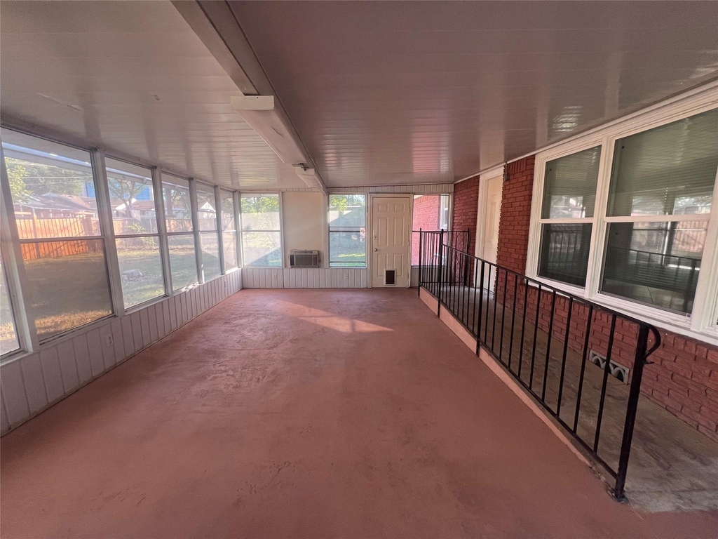3215 Pine Avenue - Photo 17