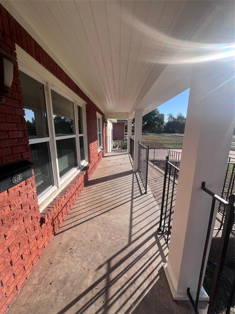 3215 Pine Avenue - Photo 1