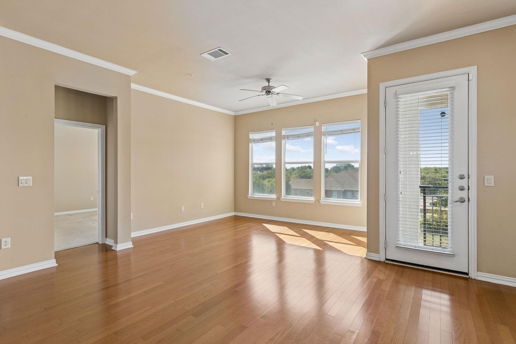 800 E 15th Street - Photo 11