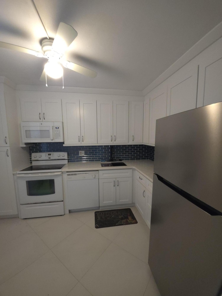 3150 N Course Lane - Photo 18