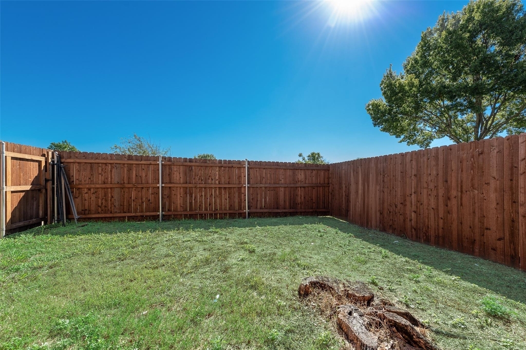 914 Wentwood Drive - Photo 2