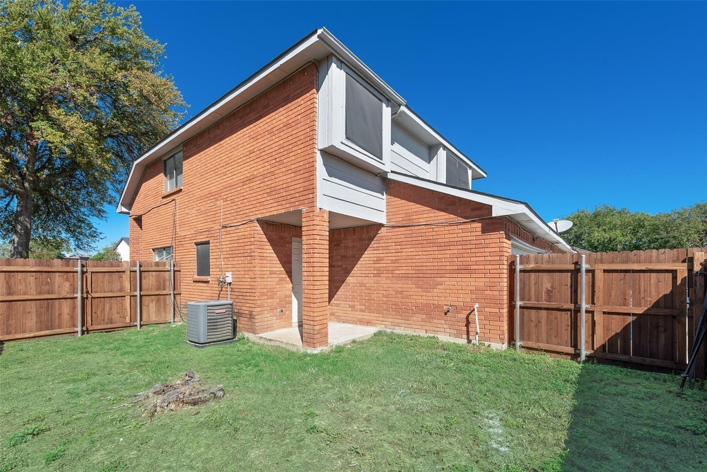 914 Wentwood Drive - Photo 1