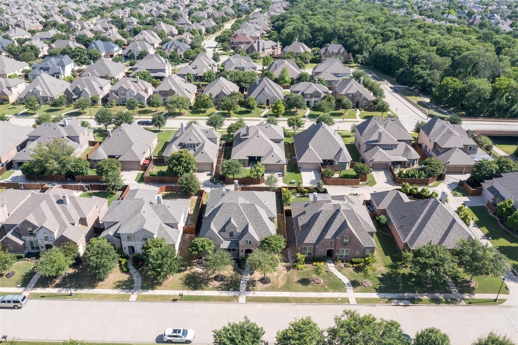 901 Clear Water Drive N - Photo 36