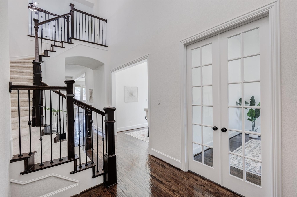 901 Clear Water Drive N - Photo 1