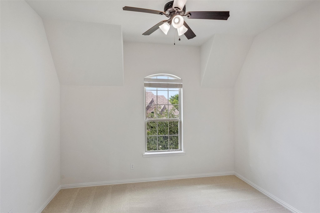 901 Clear Water Drive N - Photo 32