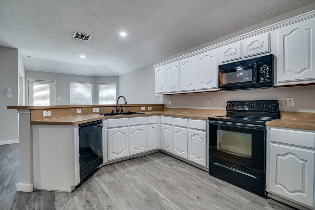 2800 Spencer Circle - Photo 7