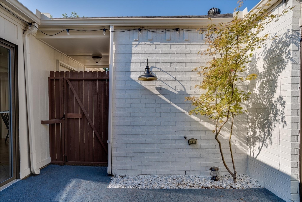 1011 Wimbledon Lane - Photo 3