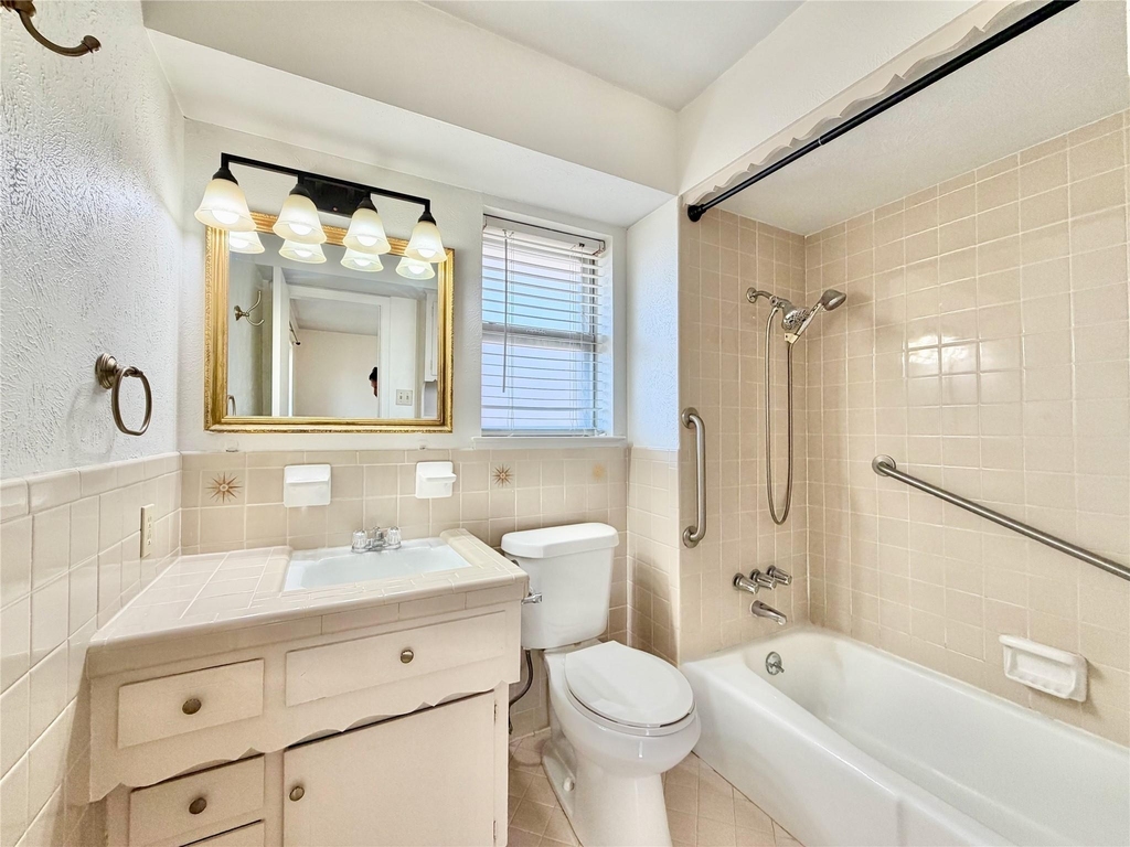 8405 Lullwater Drive - Photo 16