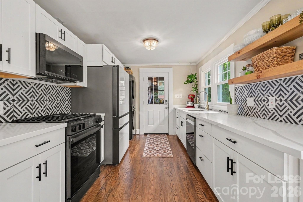 3330 Benard Avenue - Photo 6