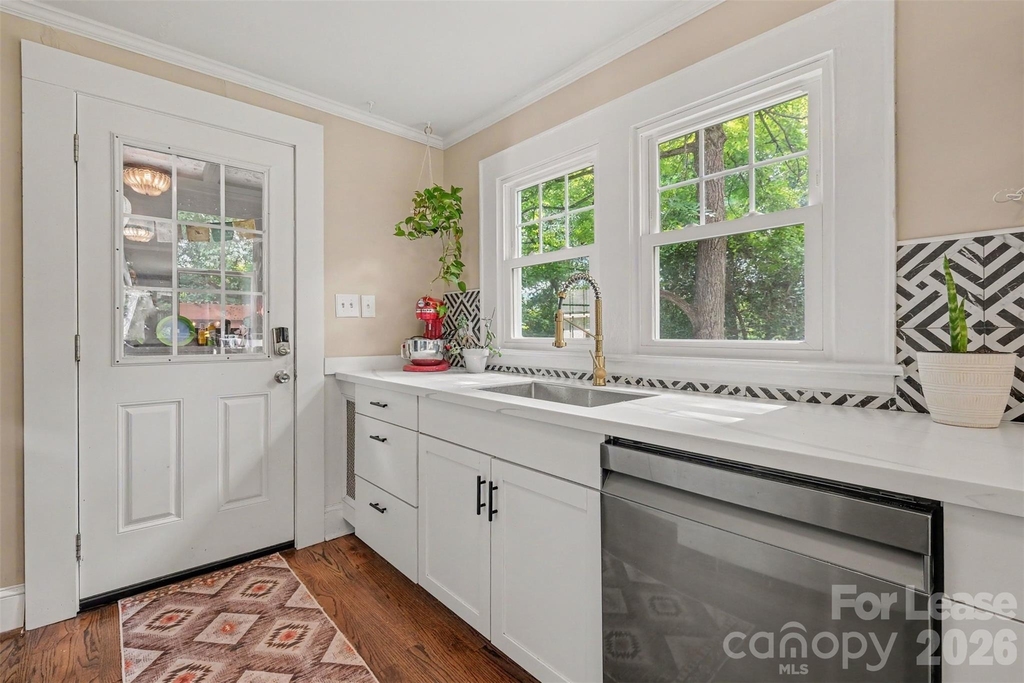 3330 Benard Avenue - Photo 7