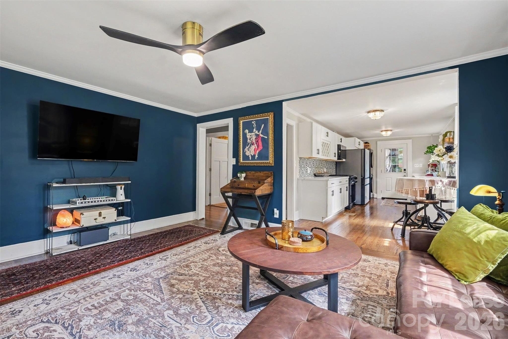 3330 Benard Avenue - Photo 4