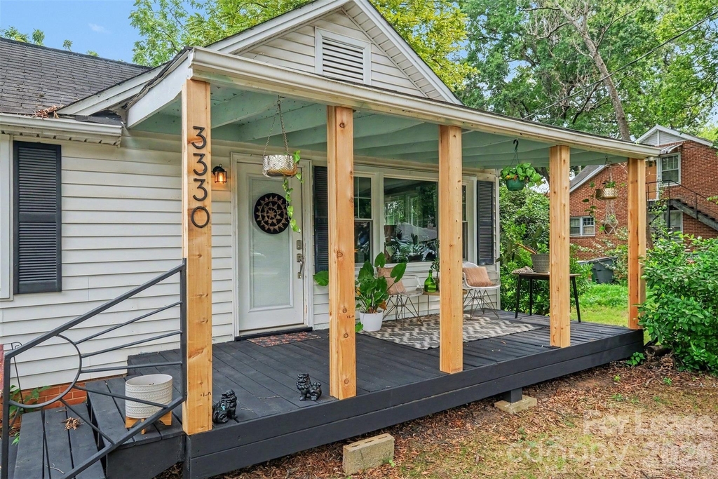 3330 Benard Avenue - Photo 1