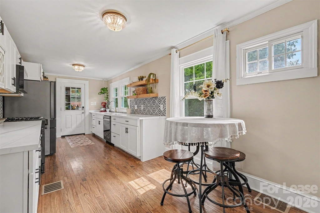 3330 Benard Avenue - Photo 5