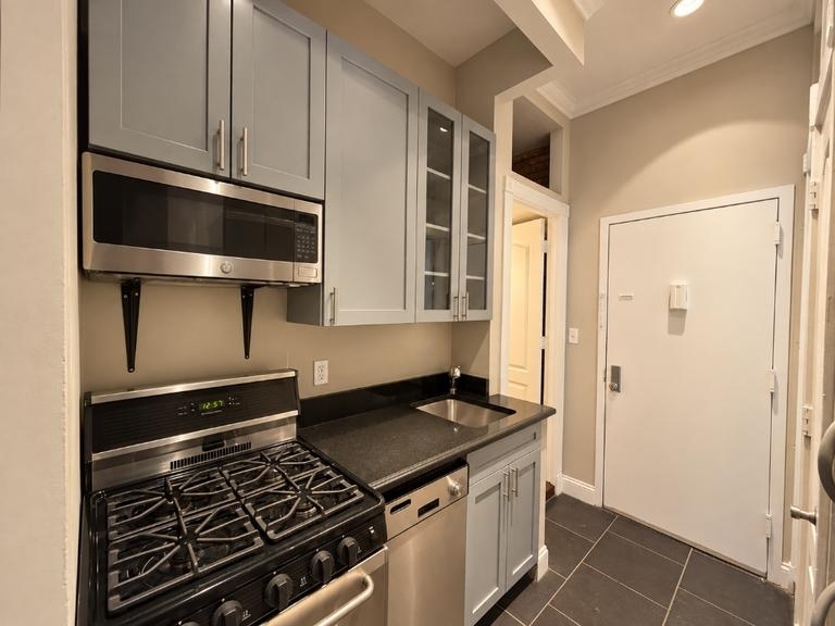 3BR in NoLita - Photo 8