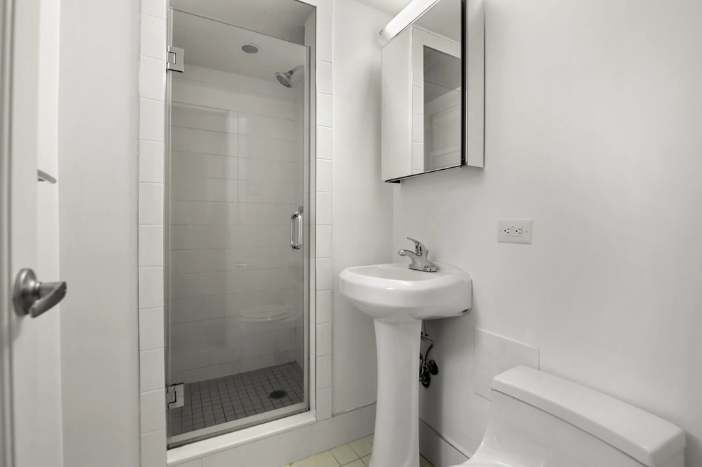 2BR in Murray Hill - Photo 7