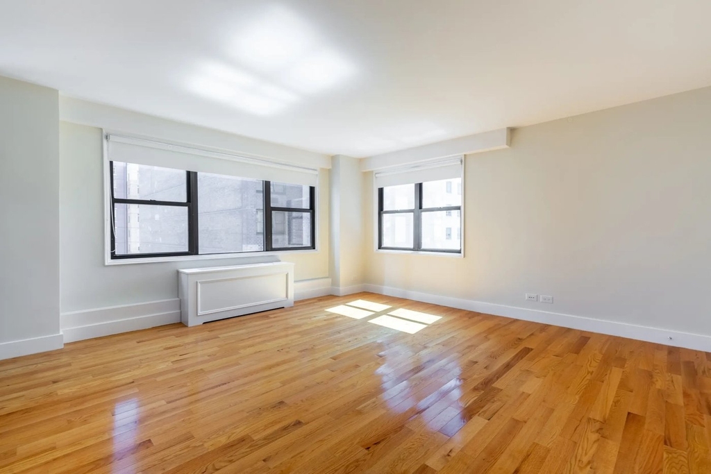 Studio in Murray Hill - Photo 0