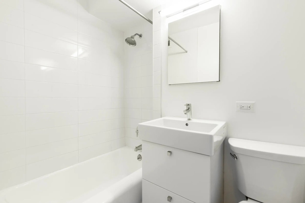 Studio in Murray Hill - Photo 4