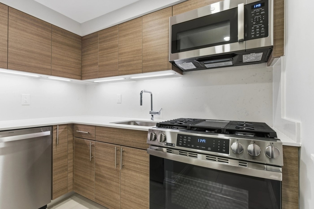 1BR in Upper East Side - Photo 0