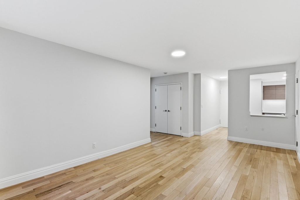 1BR in Upper East Side - Photo 2