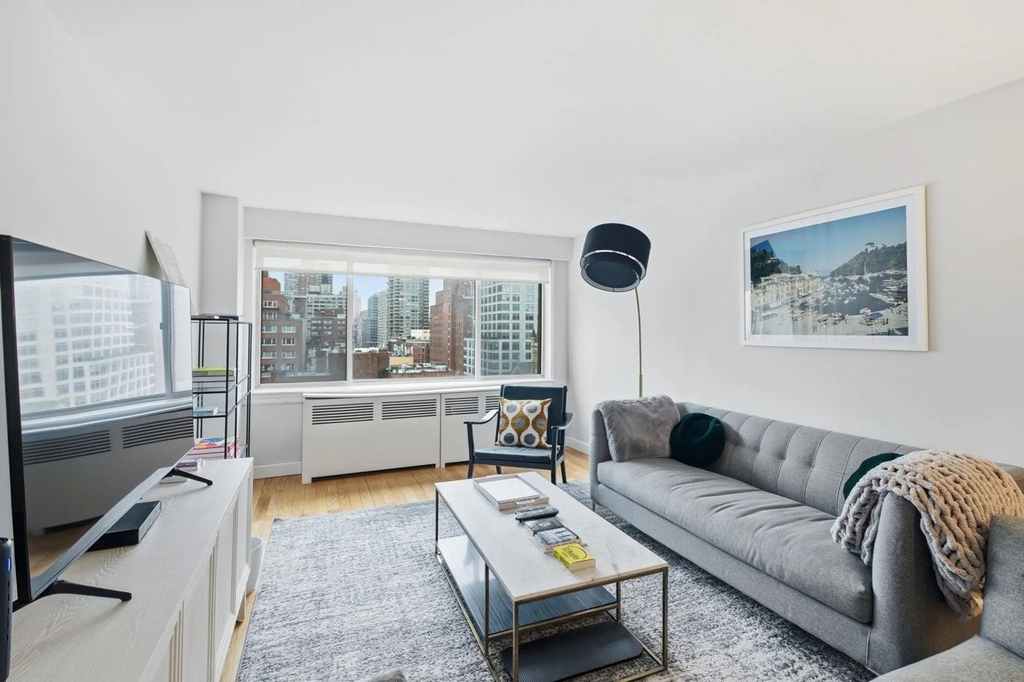 2BR in Upper East Side - Photo 0
