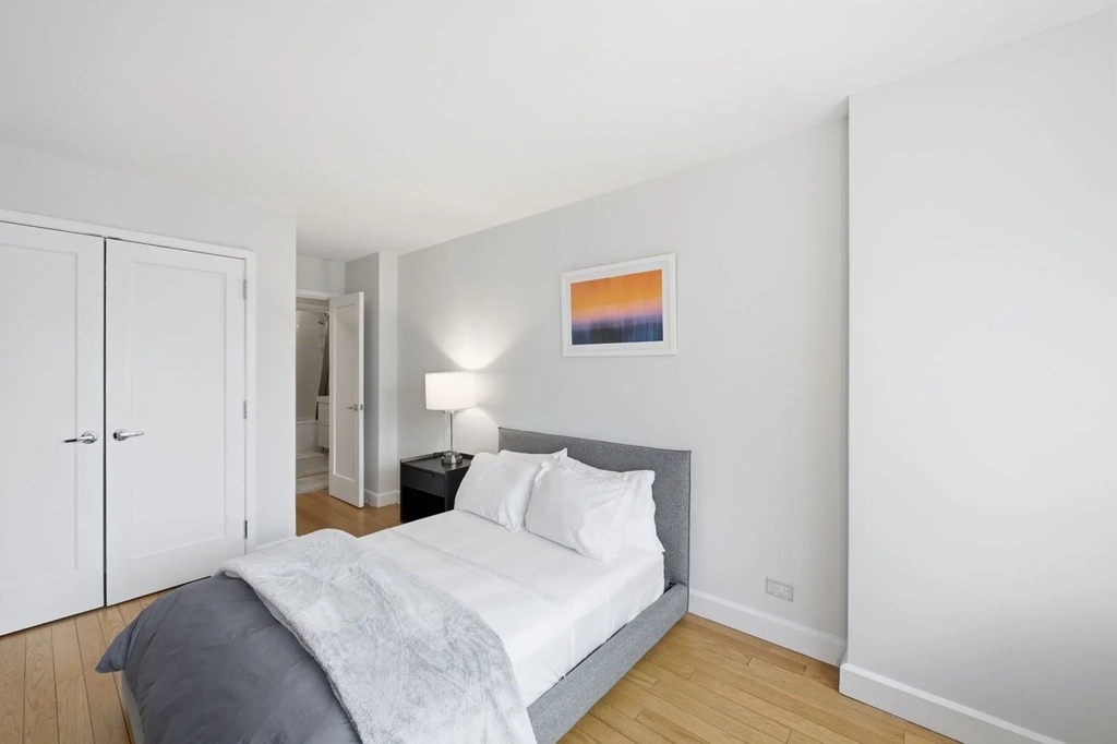 2BR in Upper East Side - Photo 7