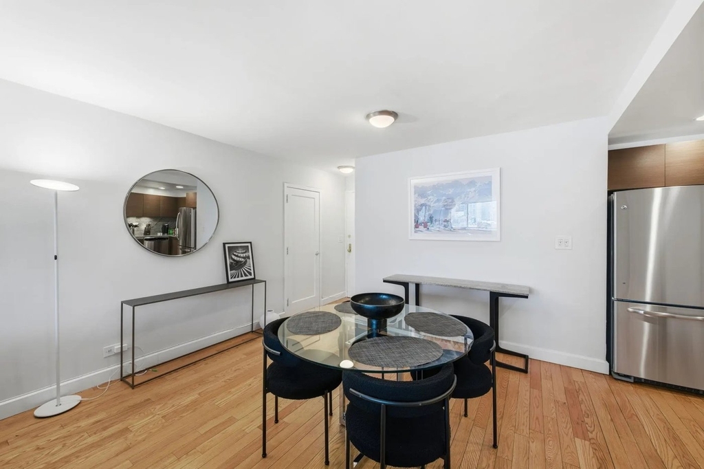 2BR in Upper East Side - Photo 3