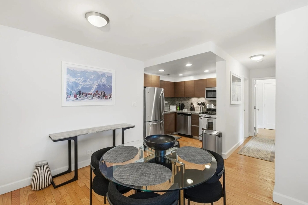 2BR in Upper East Side - Photo 2