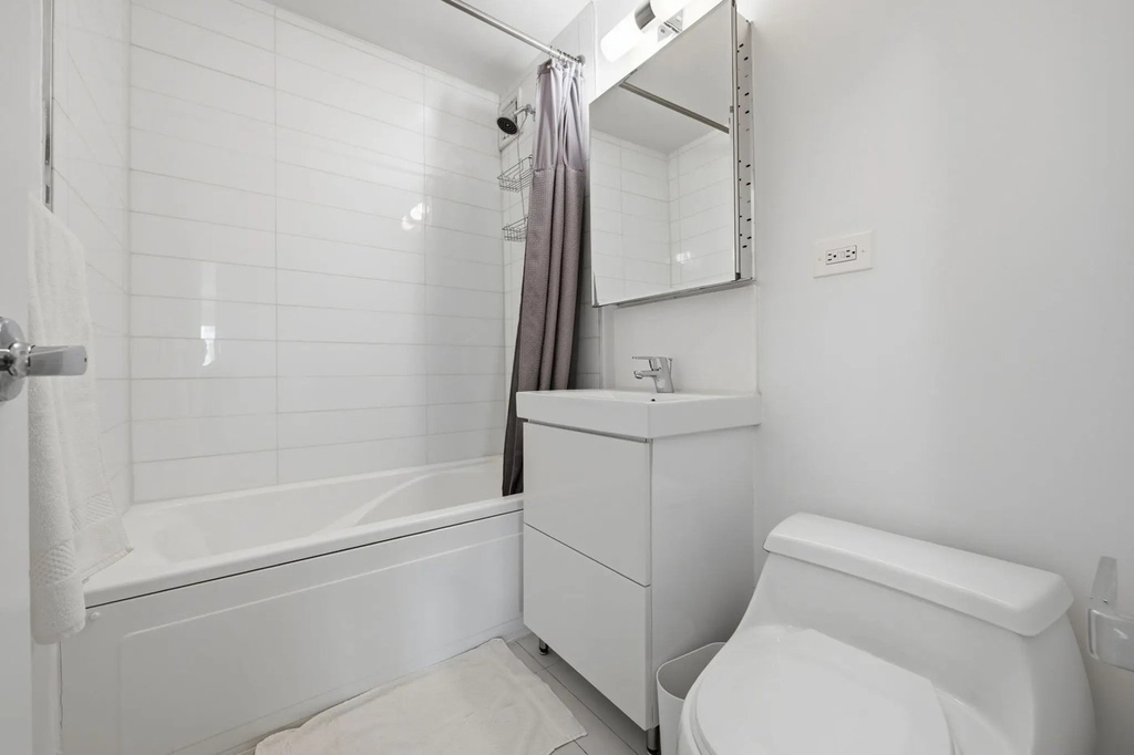 2BR in Upper East Side - Photo 8